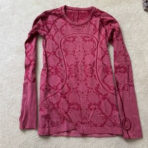 Lululemon Swiftly Tech Long Sleeve size 6 red snake print